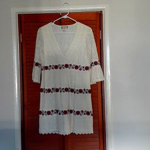 White lacey floral short dress